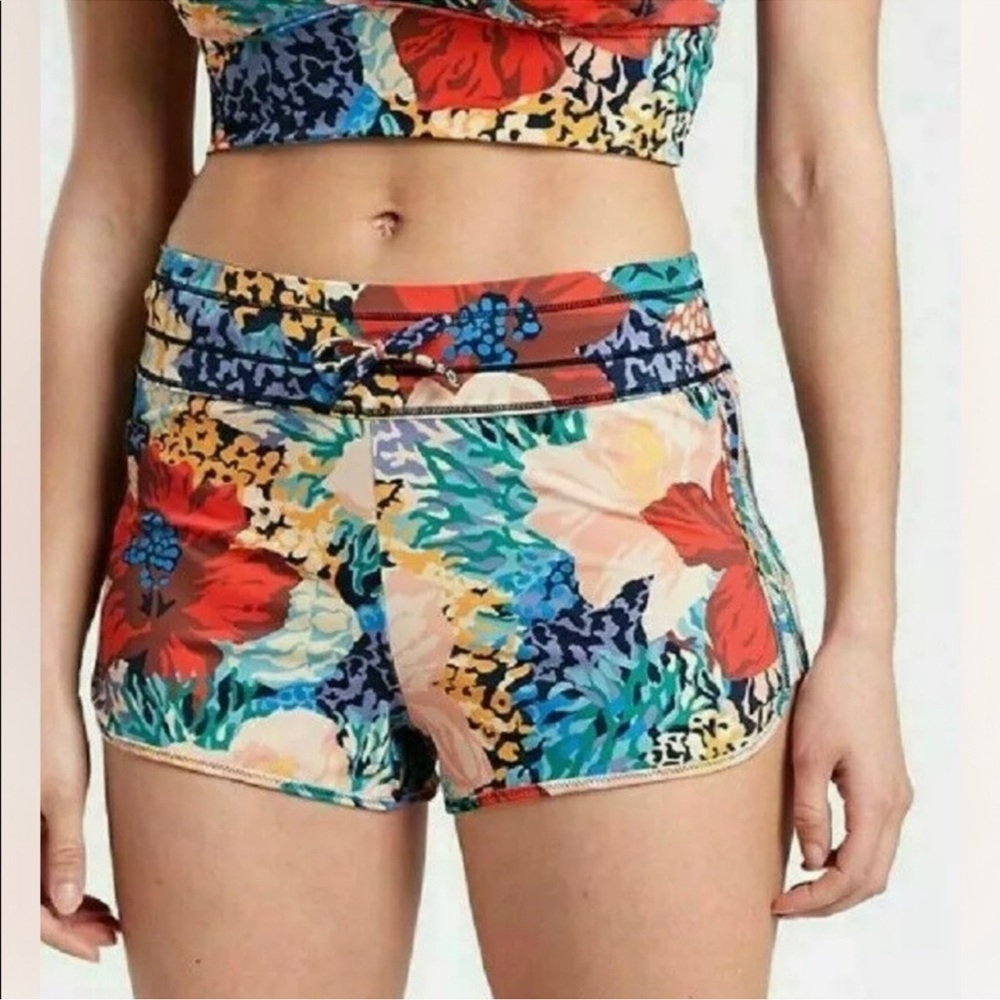 NWOT Athleta Surge Printed Short Extra Large XL Blue/Red/Coral